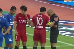  罗马德比爆发冲突,两队队长均染黄停赛  