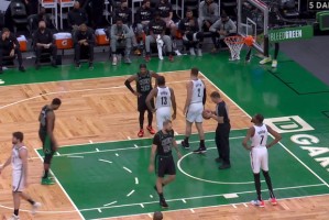  雄鹿横扫对手晋级东部四强  