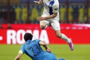  国际米兰门将低级失误导致欧联资格生变  