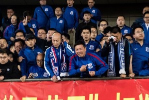  里昂球迷抗议俱乐部决策集结示威  