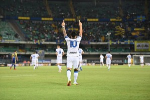  国际米兰主场逆转佛罗伦萨，劳塔罗补时双响  