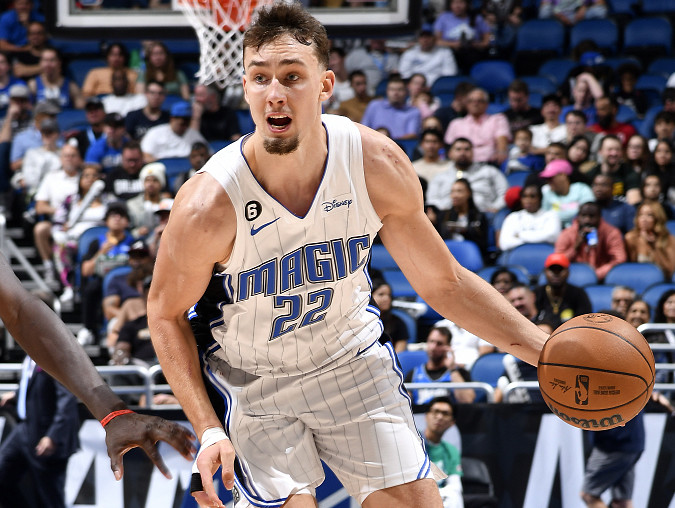  小瓦格纳28分，魔术爆冷击败76人  